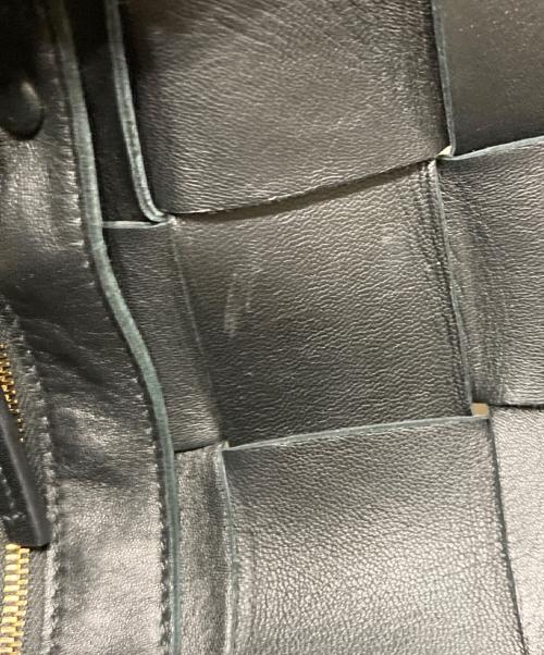 BOTTEGA VENETA（ボッテガベネタ）BOTTEGA VENETA (ボッテガベネタ) カセットクロスボディバッグ ブラックの古着・服飾アイテム