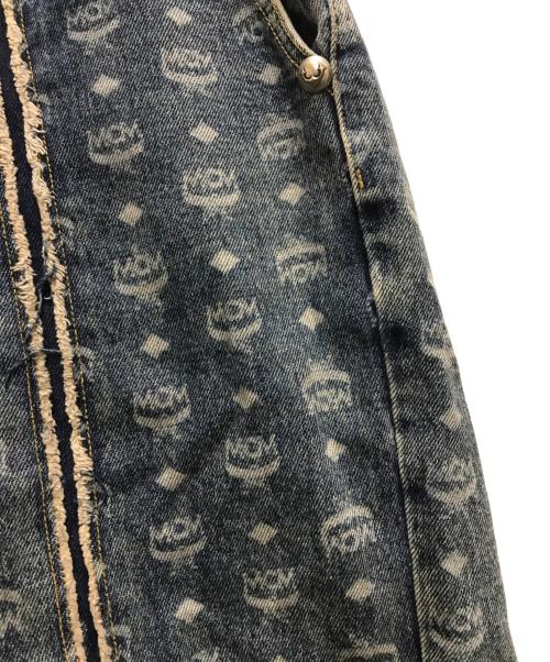 MCM（エムシーエム）MCM (エムシーエム) THUG CLUB (サグ クラブ) コラボモノグラムデニムショーツ インディゴ サイズ:Ｍの古着・服飾アイテム