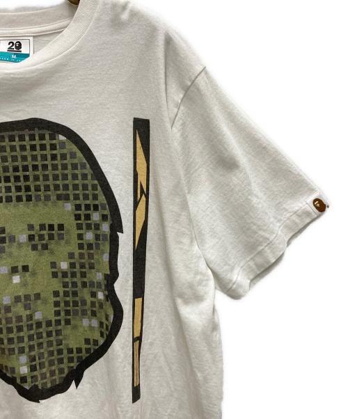 A BATHING APE（ア ベイシング エイプ）A BATHING APE (ア ベイシング エイプ) NW 20 Exhibition Tシャツ ホワイト サイズ:Mの古着・服飾アイテム