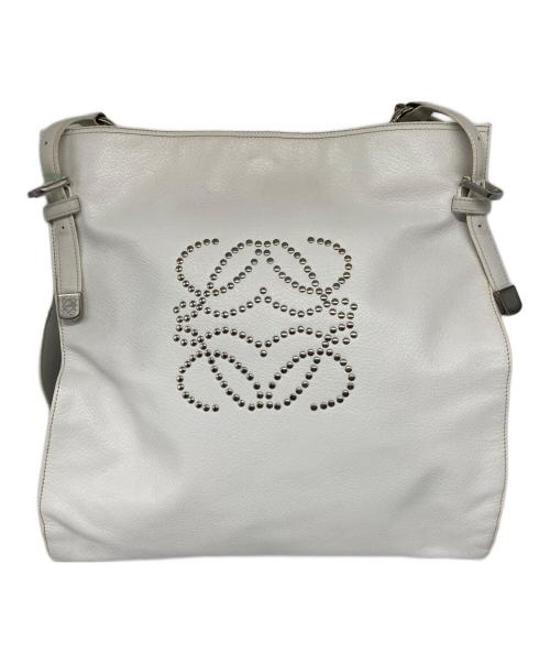 LOEWE（ロエベ）LOEWE (ロエベ) スタッズショルダーバッグ ホワイトの古着・服飾アイテム
