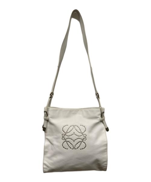 LOEWE（ロエベ）LOEWE (ロエベ) スタッズショルダーバッグ ホワイトの古着・服飾アイテム
