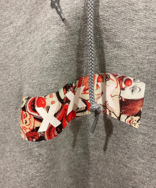 GOD SELECTION XXX（ゴッドセレクショントリプルエックス）GOD SELECTION XXX (ゴッドセレクショントリプルエックス) ピエロボックスロゴフーディ グレー サイズ:Ｍの古着・服飾アイテム