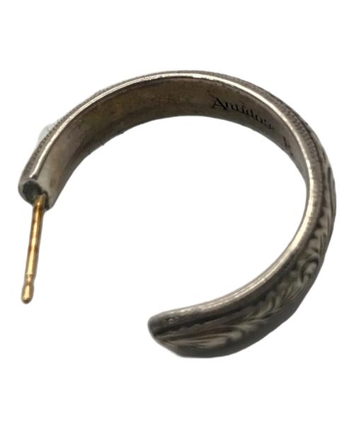 ANTIDOTE BUYERS CLUB（アンチドートバイヤーズクラブ）ANTIDOTE BUYERS CLUB (アンチドートバイヤーズクラブ) ENGRAVED HOOP EARRINGの古着・服飾アイテム
