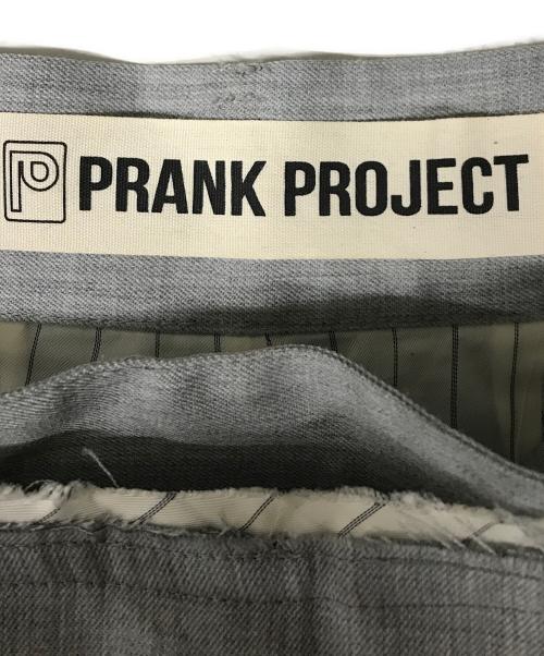 PRANK PROJECT（プランクプロジェクト）PRANK PROJECT (プランクプロジェクト) Moon Slit Asymmetry Tack Pants グレー サイズ:36の古着・服飾アイテム