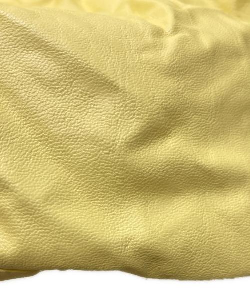 MM6 Maison Margiela（エムエムシックスメゾンマルジェラ）MM6 Maison Margiela (エムエムシックスメゾンマルジェラ) フェイクレザーダウンコート イエロー サイズ:Sの古着・服飾アイテム