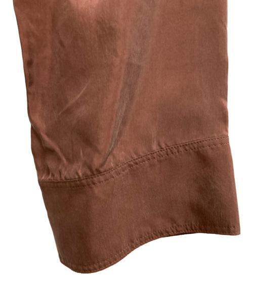 la peau de gem（ラポドゥジェム）la peau de gem (ラポドゥジェム) cupra scarf shirt ブラウン サイズ:FREE 未使用品の古着・服飾アイテム