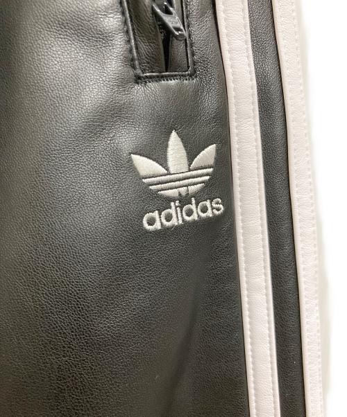 adidas（アディダス）adidas (アディダス) 3ストライプフェイクレザーパンツ ブラック サイズ:Ⅿの古着・服飾アイテム