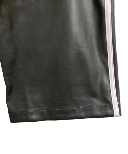 adidas（アディダス）adidas (アディダス) 3ストライプフェイクレザーパンツ ブラック サイズ:Ⅿの古着・服飾アイテム