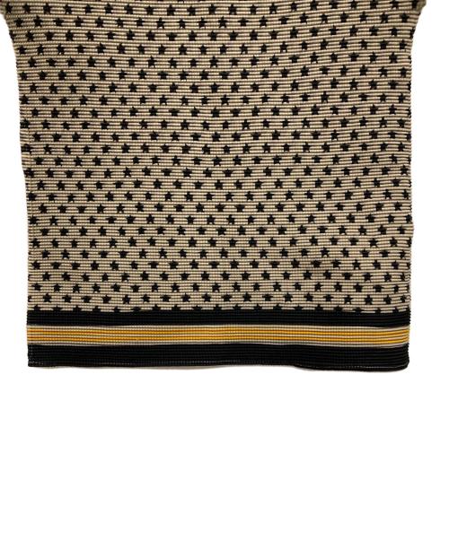 me ISSEY MIYAKE（ミーイッセイ ミヤケ）me ISSEY MIYAKE (ミーイッセイ ミヤケ) スター柄ノースリーブプリーツカットソー ベージュ サイズ:FREEの古着・服飾アイテム