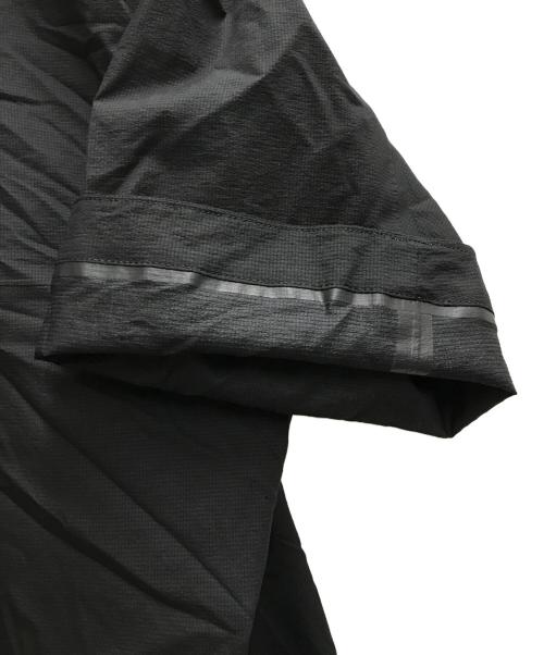 ARC'TERYX VEILANCE（アークテリクス ヴェイランス）ARC'TERYX VEILANCE (アークテリクス ヴェイランス) DEMLO SS SHIRT ブラック サイズ:Sの古着・服飾アイテム