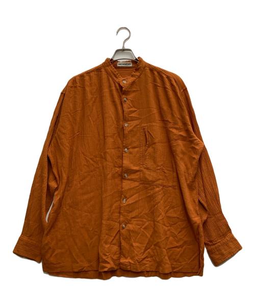 ISSEY MIYAKE MEN（イッセイミヤケメン）ISSEY MIYAKE MEN (イッセイミヤケメン) バンドカラープリーツシャツ オレンジ サイズ:3の古着・服飾アイテム