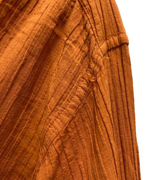 ISSEY MIYAKE MEN（イッセイミヤケメン）ISSEY MIYAKE MEN (イッセイミヤケメン) バンドカラープリーツシャツ オレンジ サイズ:3の古着・服飾アイテム