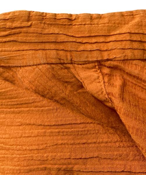 ISSEY MIYAKE MEN（イッセイミヤケメン）ISSEY MIYAKE MEN (イッセイミヤケメン) バンドカラープリーツシャツ オレンジ サイズ:3の古着・服飾アイテム