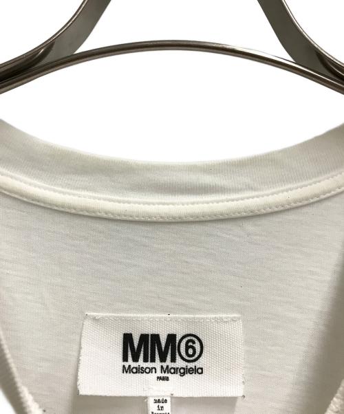 MM6 Maison Margiela（エムエムシックスメゾンマルジェラ）MM6 Maison Margiela (エムエムシックスメゾンマルジェラ) ハンドサインロゴTシャツ ホワイト サイズ:XSの古着・服飾アイテム