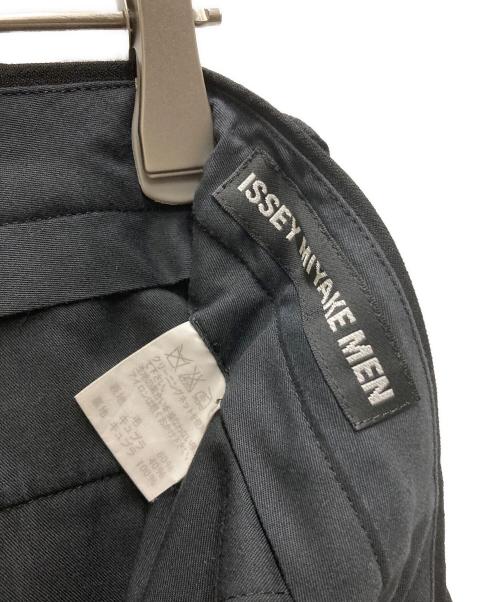 ISSEY MIYAKE MEN（イッセイミヤケメン）ISSEY MIYAKE MEN (イッセイミヤケメン) テーパードスラックス ブラック サイズ:1の古着・服飾アイテム