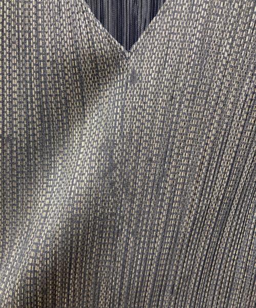 PLEATS PLEASE（プリーツプリーズ）PLEATS PLEASE (プリーツプリーズ) ノースリーブメタリックプリーツカットソー シルバー サイズ:3の古着・服飾アイテム