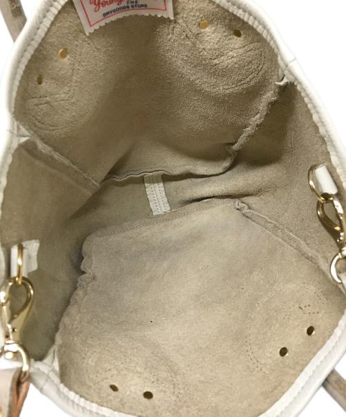 YOUNG & OLSEN The DRYGOODS STORE（ヤングアンドオルセン ザ ドライグッズストア）YOUNG & OLSEN The DRYGOODS STORE (ヤングアンドオルセン ザ ドライグッズストア) EMBOSSED LEATHER TOTE S ホワイトの古着・服飾アイテム