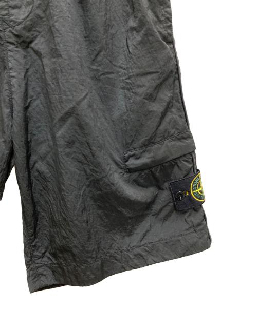 STONE ISLAND（ストーンアイランド）STONE ISLAND (ストーンアイランド) ガーメントダイナイロンメタルシャーリングショーツ ブラック サイズ:Ｗ30の古着・服飾アイテム