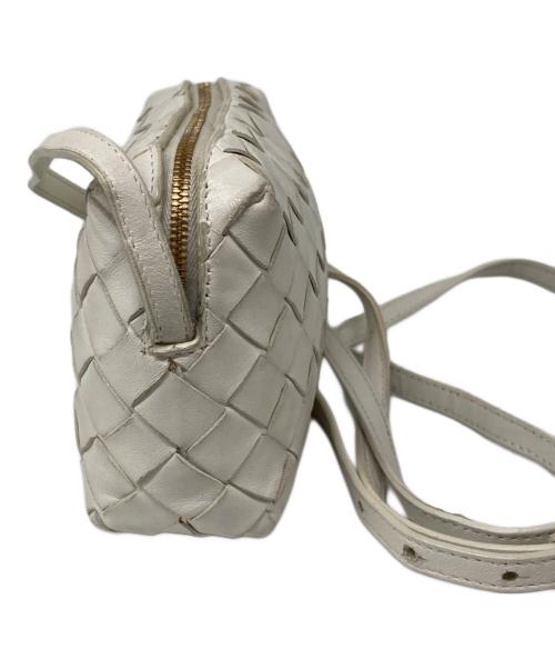 BOTTEGA VENETA（ボッテガベネタ）BOTTEGA VENETA (ボッテガベネタ) イントレチャートショルダーバッグ ホワイトの古着・服飾アイテム