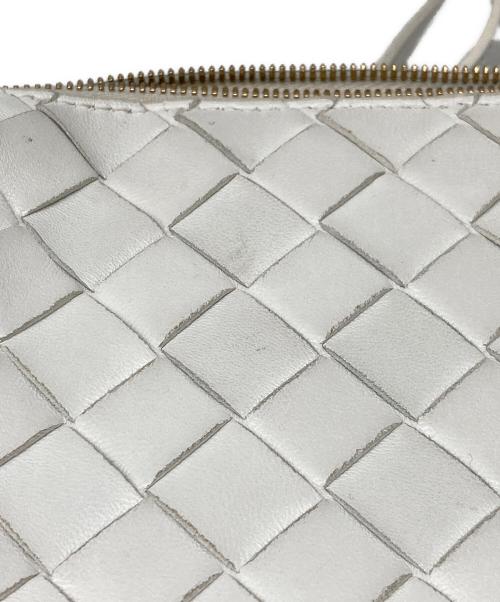 BOTTEGA VENETA（ボッテガベネタ）BOTTEGA VENETA (ボッテガベネタ) イントレチャートショルダーバッグ ホワイトの古着・服飾アイテム