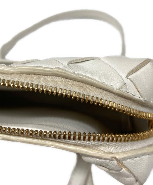 BOTTEGA VENETA（ボッテガベネタ）BOTTEGA VENETA (ボッテガベネタ) イントレチャートショルダーバッグ ホワイトの古着・服飾アイテム