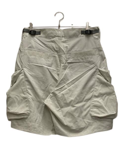 meanswhile（ミーンズワイル）meanswhile (ミーンズワイル) Luggage Cargo Shorts ベージュ サイズ:4の古着・服飾アイテム