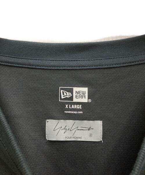 New Era（ニューエラ）New Era (ニューエラ) Yohji Yamamoto pour homme (ヨウジヤマモト プールオム) CROW PRINT ROUND HEM SHORT SLEEVES TEE ブラック サイズ:XLの古着・服飾アイテム