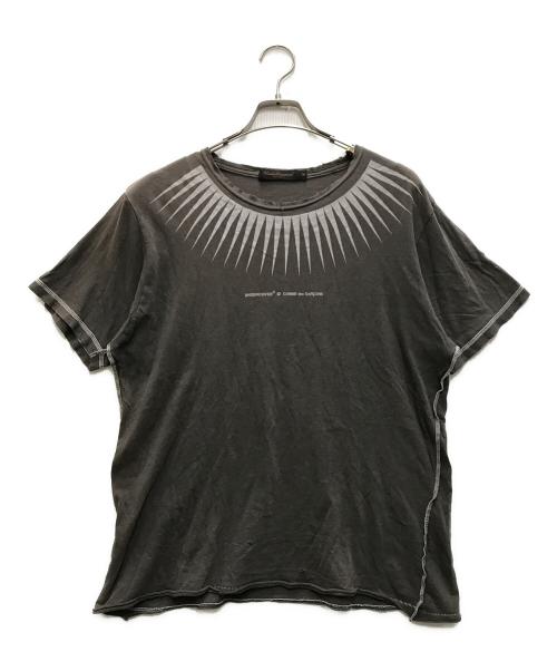 UNDERCOVERISM（アンダーカバーイズム）UNDERCOVERISM (アンダーカバーイズム) COMME des GARCONS (コムデギャルソン) GIZ柄ダメージ加工Tシャツ グレー サイズ:Mの古着・服飾アイテム
