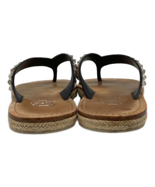 Christian Louboutin（クリスチャン・ルブタン）Christian Louboutin (クリスチャン・ルブタン) PYRACLOS FLAT CALF ベージュ×ブラック サイズ:43.5の古着・服飾アイテム