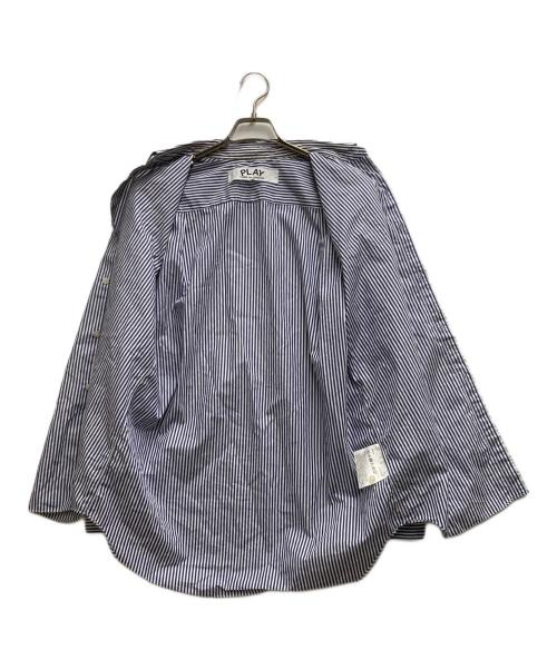 PLAY COMME des GARCONS（プレイコムデギャルソン）PLAY COMME des GARCONS (プレイコムデギャルソン) ハートワッペンストライプシャツ ブルー×ホワイト サイズ:Ⅿの古着・服飾アイテム