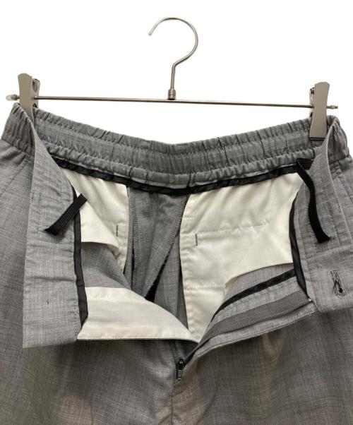 N.HOOLYWOOD（エヌ ハリウッド）N.HOOLYWOOD (エヌ ハリウッド) WIDE TAPERED EASY SLACKS グレー サイズ:38の古着・服飾アイテム