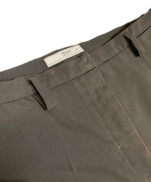 PRADA（プラダ）PRADA (プラダ) ナイロンスラックス ブラウン サイズ:SIZE 42(レディースサイズ)の古着・服飾アイテム