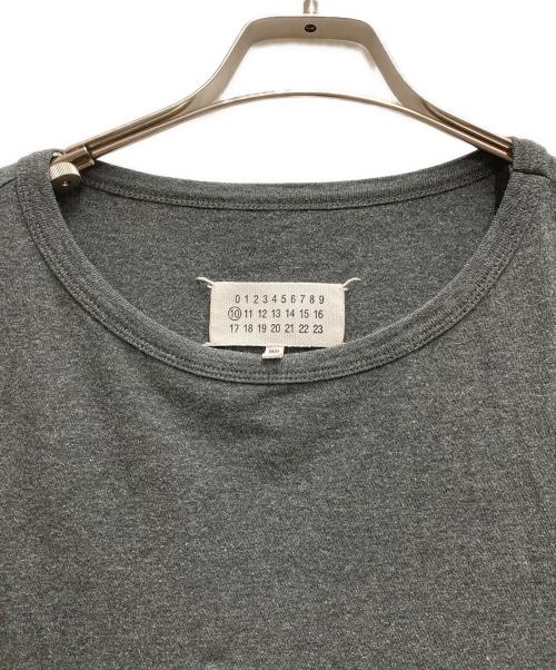 Maison Margiela（メゾンマルジェラ）Maison Margiela (メゾンマルジェラ) コットンジャージーメランジクルーネックS/Sロゴカットソー グレー サイズ:SIZE 52の古着・服飾アイテム
