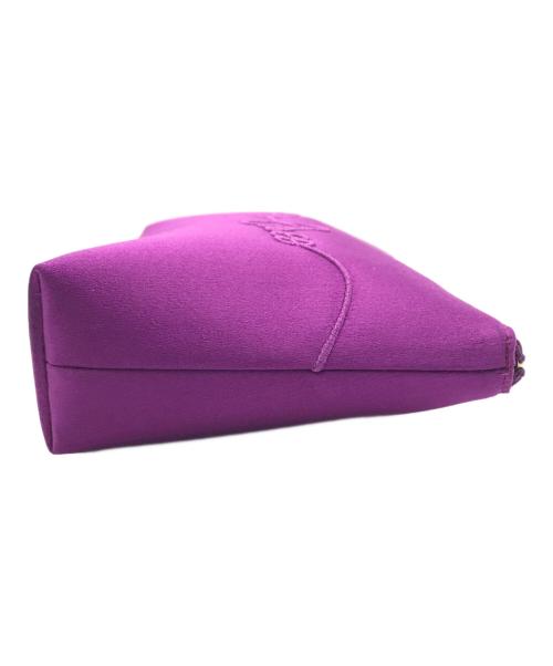 JIMMY CHOO（ジミーチュウ）JIMMY CHOO (ジミーチュウ) サテンロゴポーチ パープルの古着・服飾アイテム