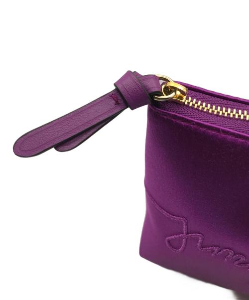 JIMMY CHOO（ジミーチュウ）JIMMY CHOO (ジミーチュウ) サテンロゴポーチ パープルの古着・服飾アイテム