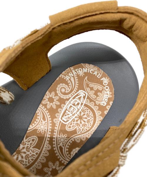 KEEN（キーン）KEEN (キーン) サンダル ベージュ×グレー サイズ:US 7 1/2の古着・服飾アイテム