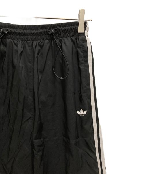 adidas（アディダス）adidas (アディダス) ラッフル トラックパンツ ブラック サイズ:Lの古着・服飾アイテム