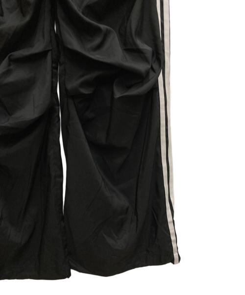 adidas（アディダス）adidas (アディダス) ラッフル トラックパンツ ブラック サイズ:Lの古着・服飾アイテム