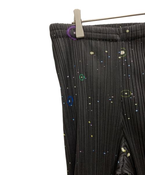 PLEATS PLEASE（プリーツプリーズ）PLEATS PLEASE (プリーツプリーズ) 横尾美美 コスモ柄プリーツパンツ ブラック サイズ:不明の古着・服飾アイテム