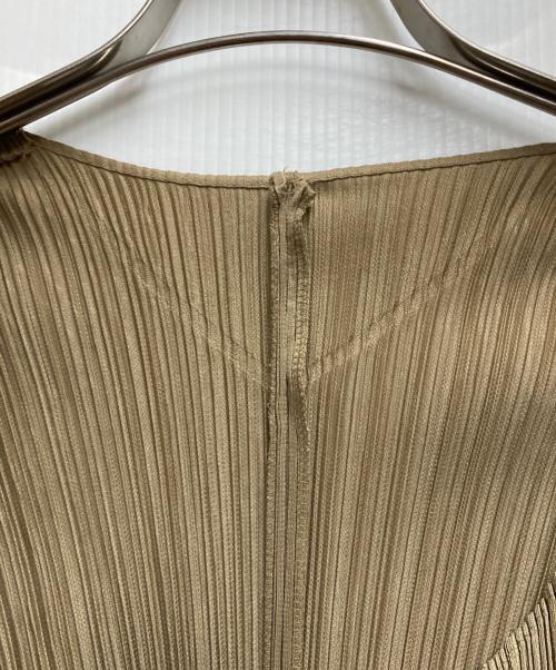 PLEATS PLEASE（プリーツプリーズ）PLEATS PLEASE (プリーツプリーズ) プリーツ コート ベージュ サイズ:3の古着・服飾アイテム