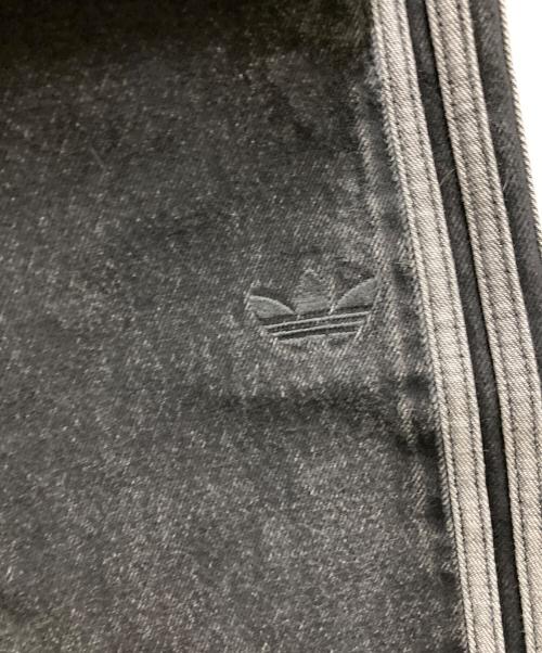 adidas（アディダス）adidas (アディダス) DENIM FIREBIRD SHORTS ブラック サイズ:28の古着・服飾アイテム