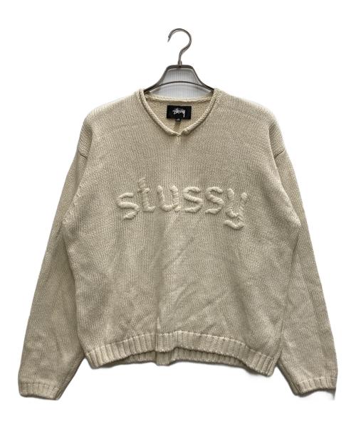 stussy（ステューシー）stussy (ステューシー) EMBROIDERED V-NECK LOGO SWEATER ベージュ サイズ:Ⅿの古着・服飾アイテム