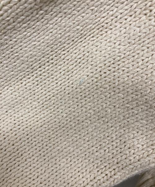 stussy（ステューシー）stussy (ステューシー) EMBROIDERED V-NECK LOGO SWEATER ベージュ サイズ:Ⅿの古着・服飾アイテム