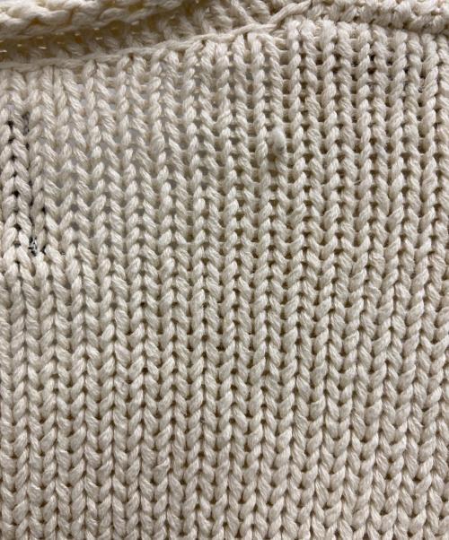 stussy（ステューシー）stussy (ステューシー) EMBROIDERED V-NECK LOGO SWEATER ベージュ サイズ:Ⅿの古着・服飾アイテム