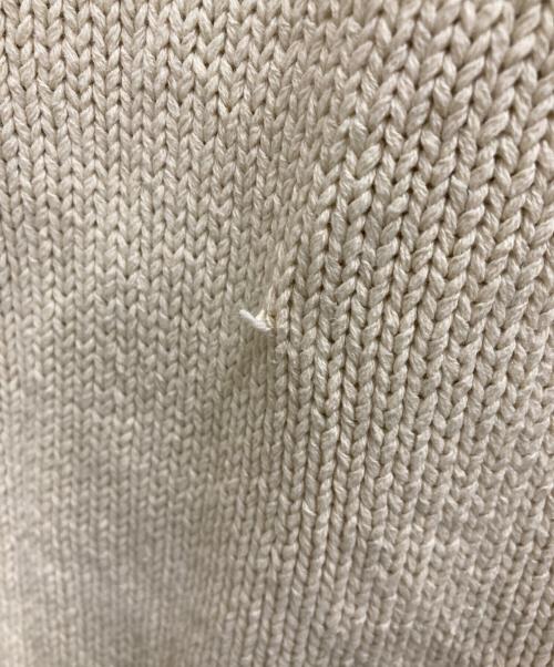 stussy（ステューシー）stussy (ステューシー) EMBROIDERED V-NECK LOGO SWEATER ベージュ サイズ:Ⅿの古着・服飾アイテム