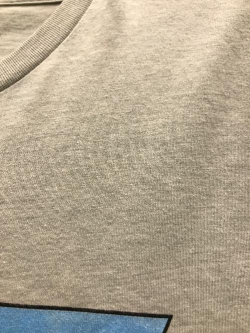 EA7（イーエーセブン）EA7 (イーエーセブン) ロゴプリントTシャツ グレー サイズ:Lの古着・服飾アイテム
