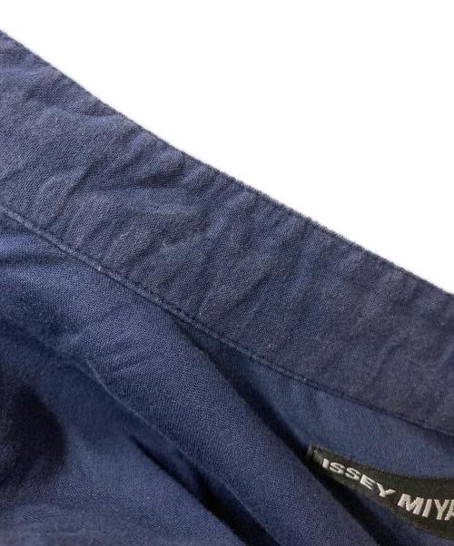 ISSEY MIYAKE MEN（イッセイミヤケメン）ISSEY MIYAKE MEN (イッセイミヤケメン) ノーカラー S/S シャツ ネイビー サイズ:1の古着・服飾アイテム
