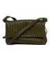 BOTTEGA VENETA（ボッテガベネタ）の古着「イントレチャートショルダーバック」｜オリーブ