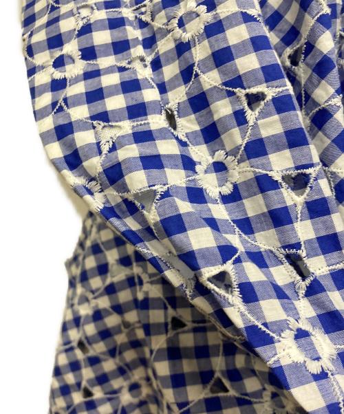 JUNYA WATANABE COMME des GARCONS（(ジュンヤワタナベ コムデギャルソン）JUNYA WATANABE COMME des GARCONS ((ジュンヤワタナベ コムデギャルソン) フラワー刺繍ギンガムチェックノースリーブシャツ ネイビー×ホワイト サイズ:Sの古着・服飾アイテム