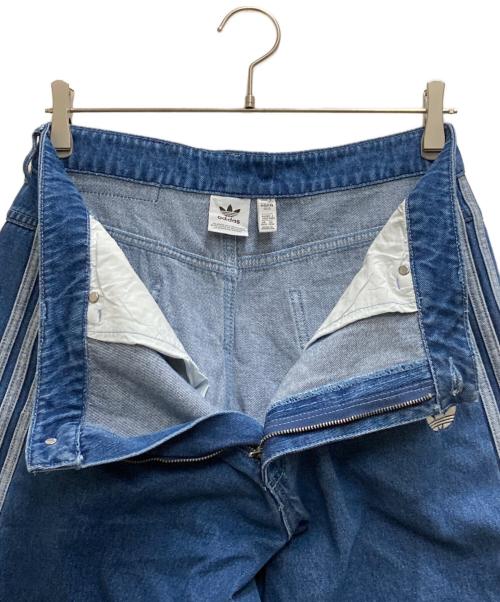 adidas（アディダス）adidas (アディダス) アディカラー デニム スリーストライプス トラックパンツ ブルー サイズ:W30の古着・服飾アイテム